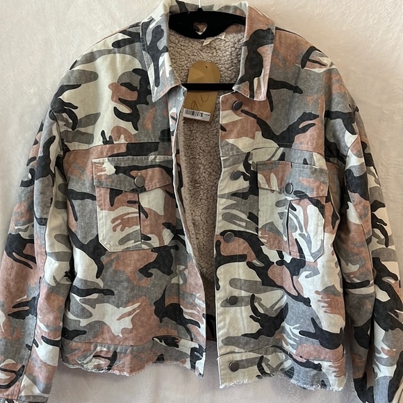 Mystree Jackets & Blazers - 𝅺CAMO Sherpa jacket